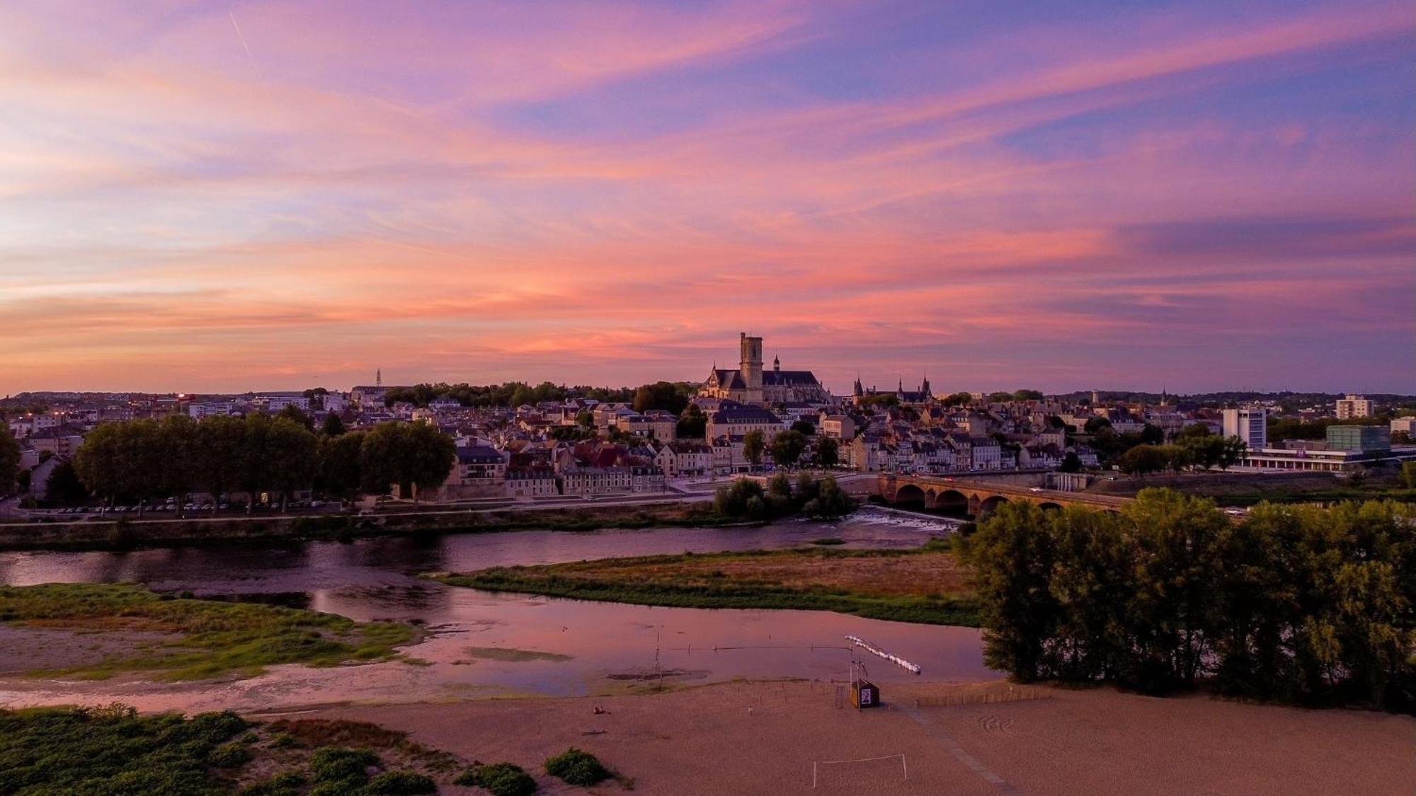 "Au Centre De Nevers" Hyper Centre Ville De Nevers, Proche Gare, Spacieux & Calme ภายนอก รูปภาพ