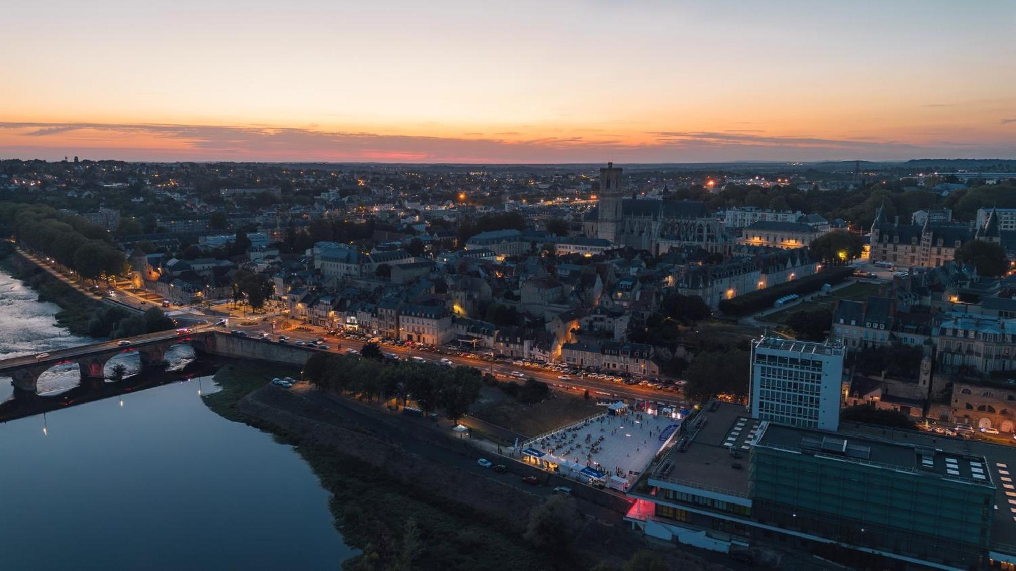 "Au Centre De Nevers" Hyper Centre Ville De Nevers, Proche Gare, Spacieux & Calme ภายนอก รูปภาพ