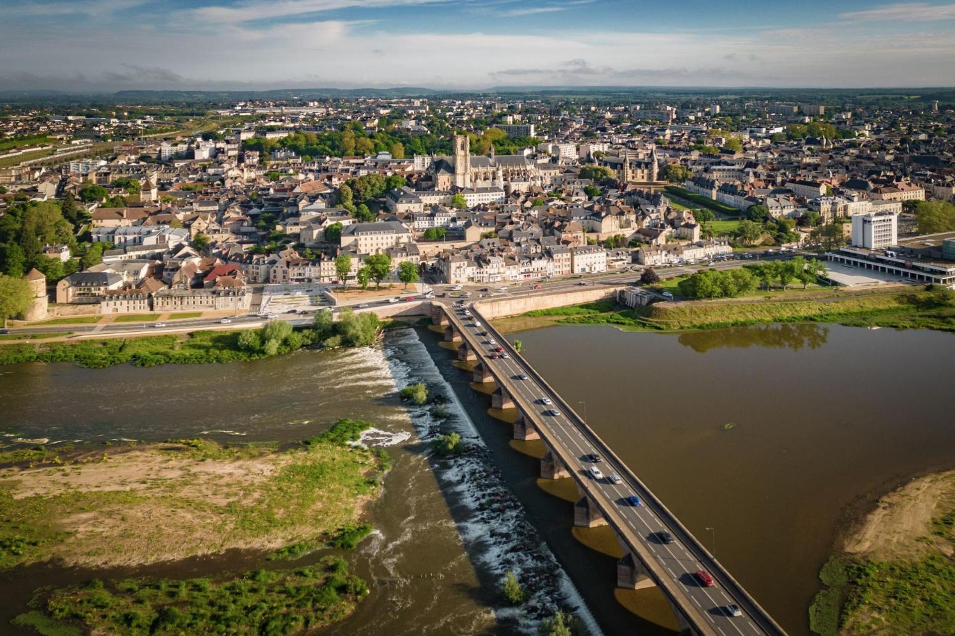 "Au Centre De Nevers" Hyper Centre Ville De Nevers, Proche Gare, Spacieux & Calme ภายนอก รูปภาพ